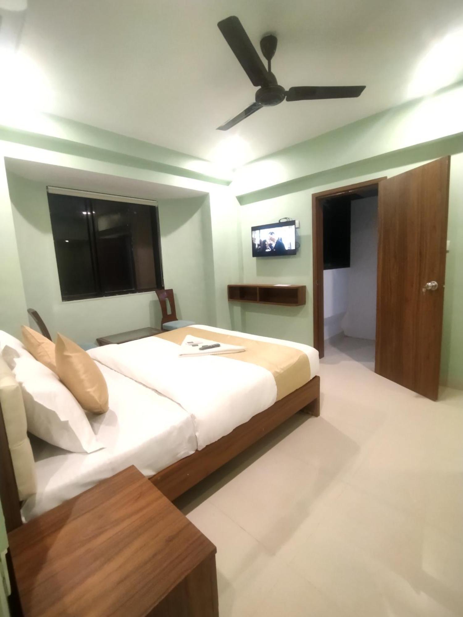 Everest Stays Rooms And Dormitory Mumbai Bagian luar foto