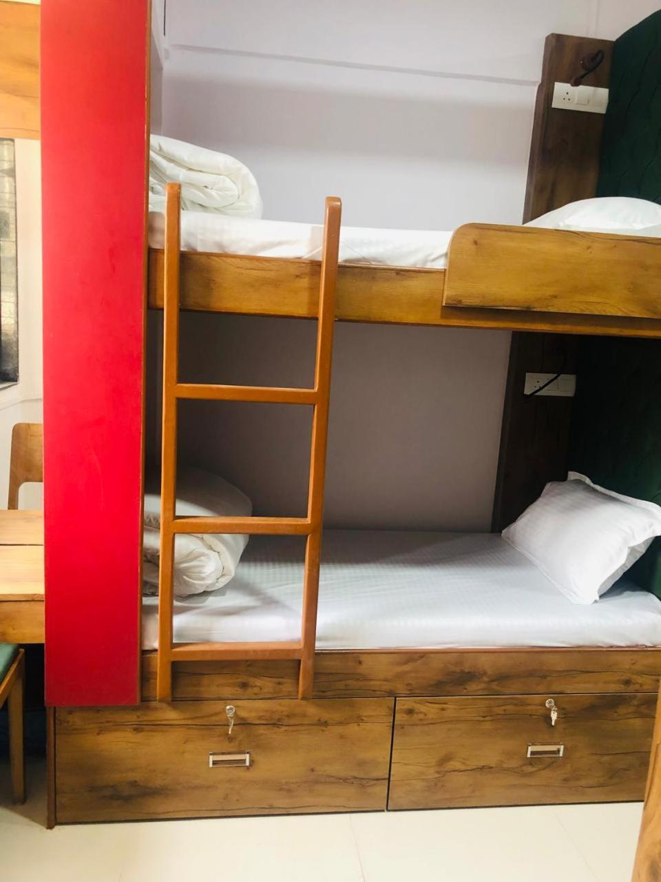 Everest Stays Rooms And Dormitory Mumbai Bagian luar foto