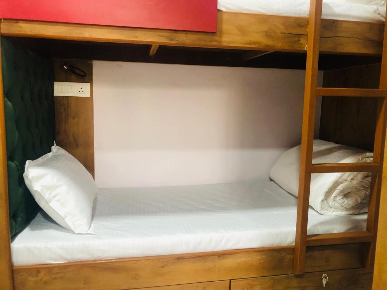 Everest Stays Rooms And Dormitory Mumbai Bagian luar foto