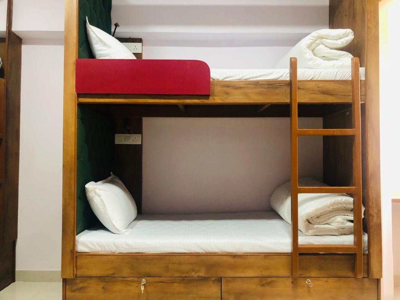 Everest Stays Rooms And Dormitory Mumbai Bagian luar foto