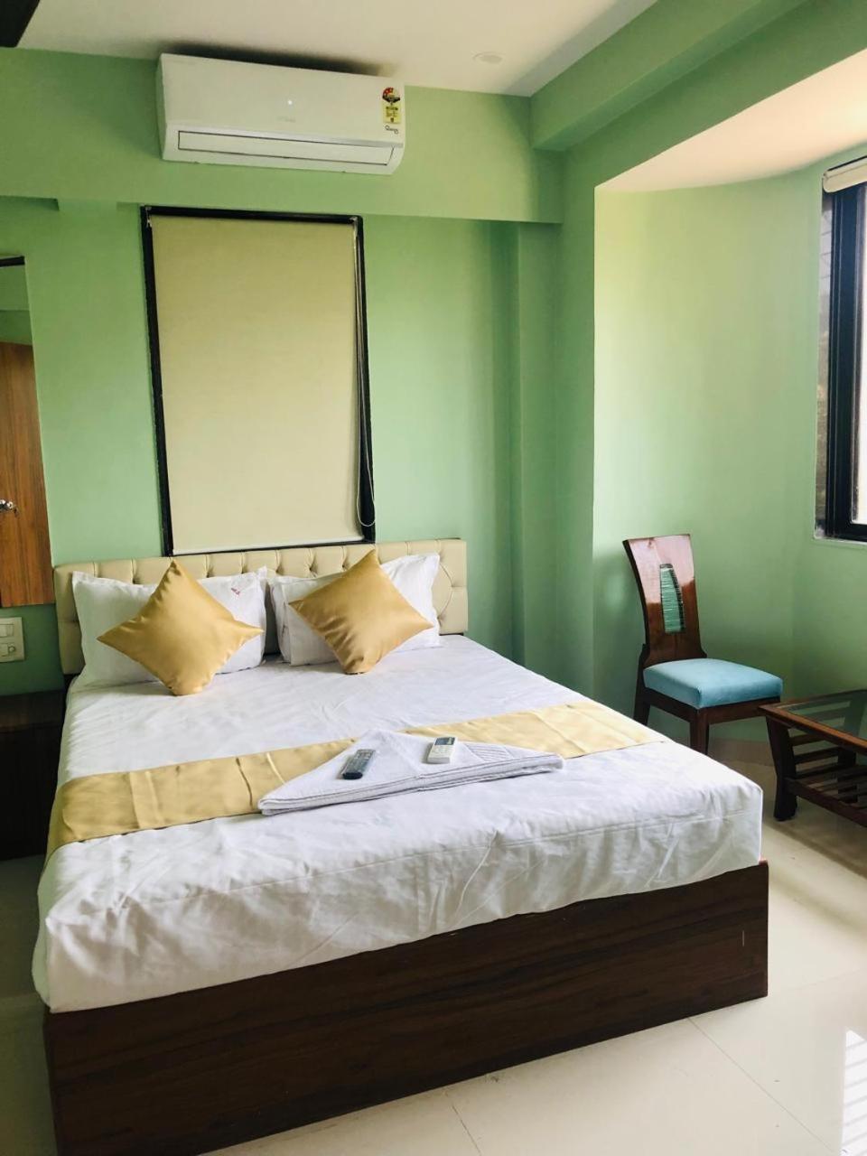 Everest Stays Rooms And Dormitory Mumbai Bagian luar foto